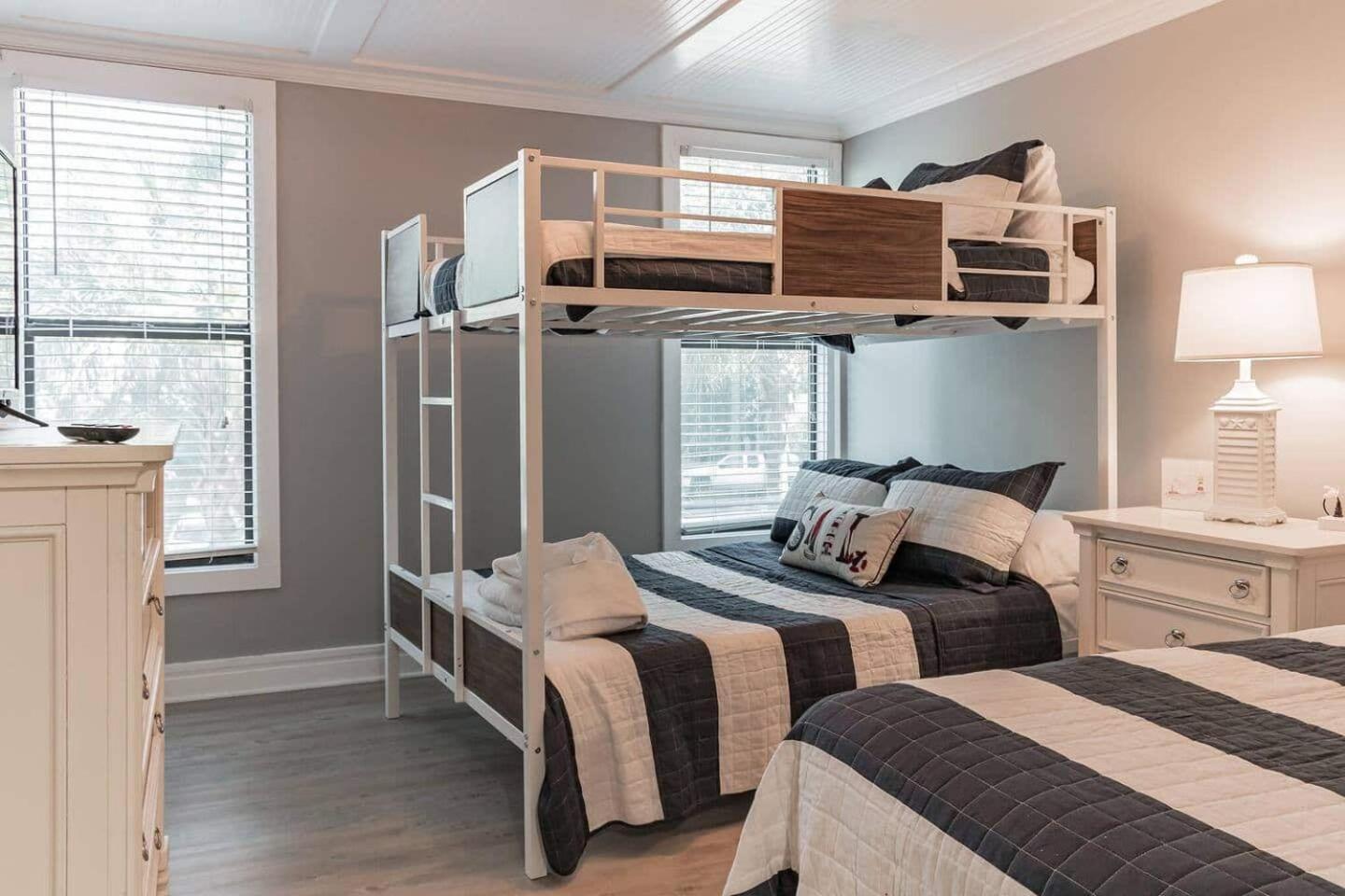 Forest Beach Condo Walk To Coligny, Pool, Tennis Hilton Head Island Bagian luar foto